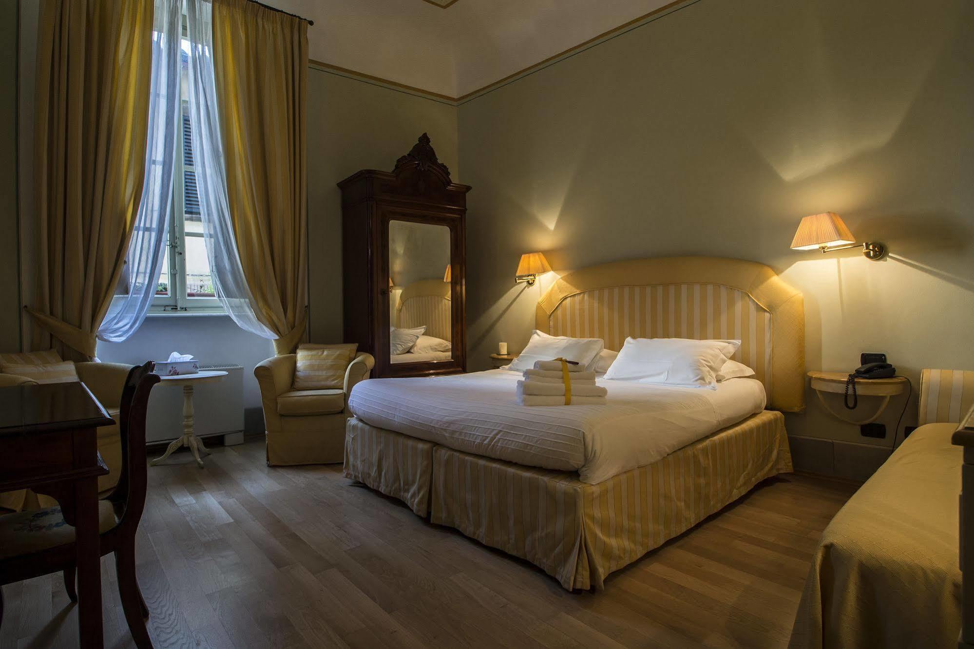 A Palazzo Busdraghi Residenza D'Epoca Bed & Breakfast Lucca Exterior photo